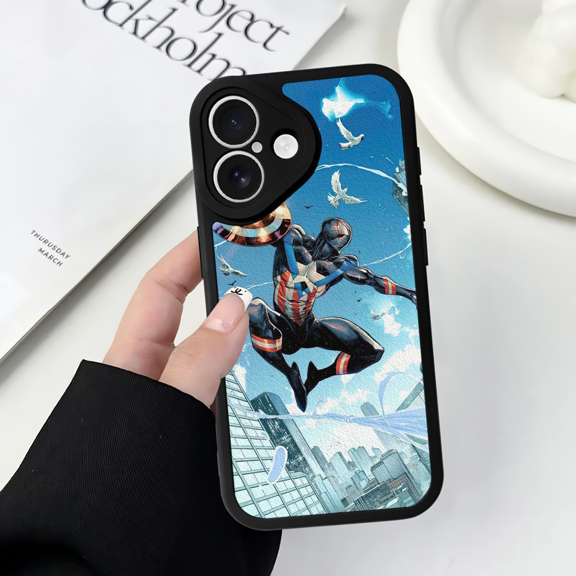 Spider Man スパイダーマン 【iPhone 16シリーズ対応】シリコンスマホケース（レザー調） 材質：シリコン